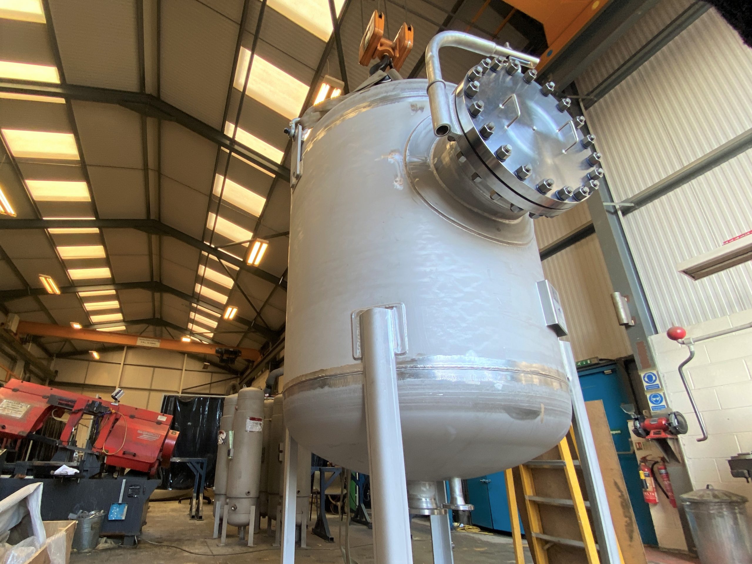 Stainless steel pressure vessel for pure water filtration used in the hydrogen industry